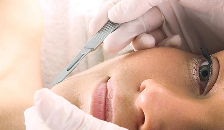 22680-Dermaplaning-527673677